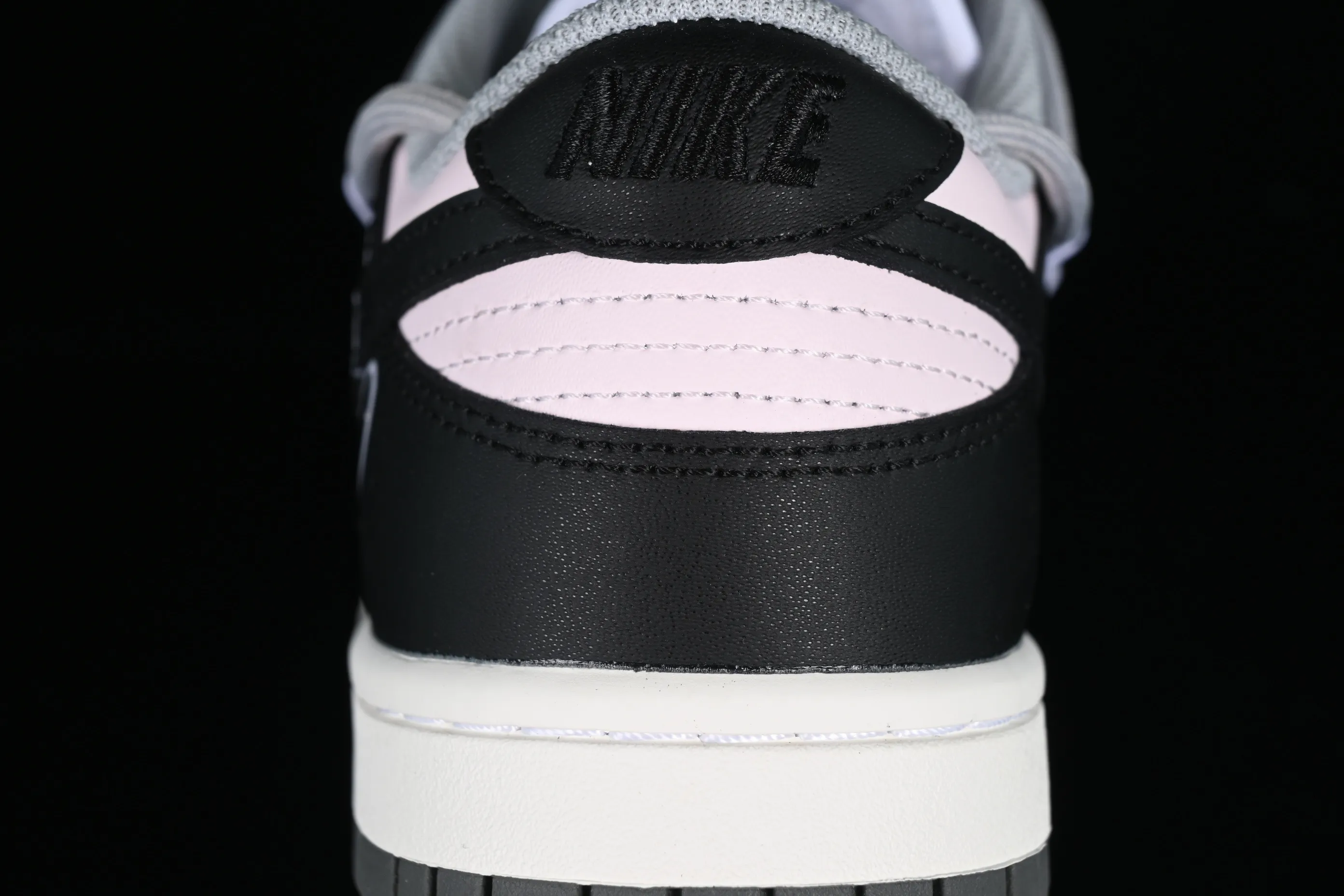 All Categories Nk SB Dunk Series Nk SB Dunk Low Low-top Sneakers Nk Dunk Low Sweetheart Hot Girl Valentine's Day Black Pink SB Strap Low-top Casual Sneakers DD1503-117